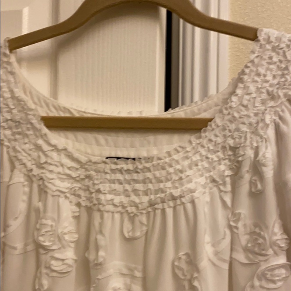 White top - Picture 2 of 4